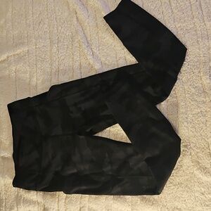 EUC Lululemon invigorate high rise tight 25"